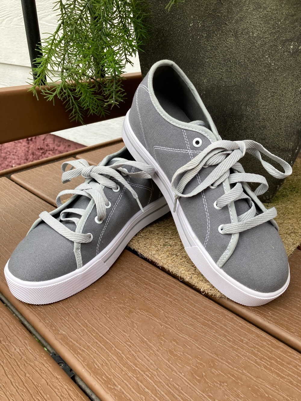 Heelys Size 7 Pro 20 gray canvas low top skate shoes